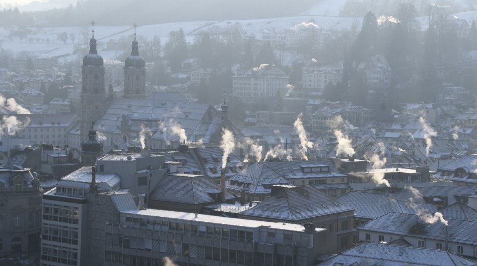 Stadt St.Gallen mit Schee auf den D&auml;chern